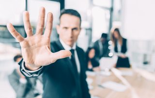 Почему финансовые управляющие отказываются от дела о банкротстве и что делать в этом случае?