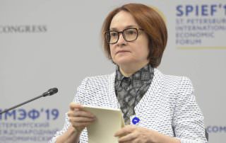 ЦБ отправил россиян к «черным кредиторам». Почему  регулятору не справится с долгами населения