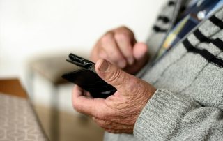 Сенаторы предложили запретить коллекторам взыскивать долги с пенсионеров