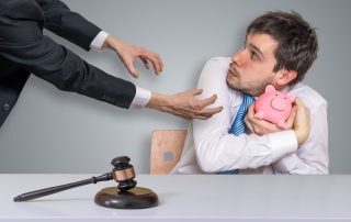 В чем разница между преднамеренным и фиктивным банкротством