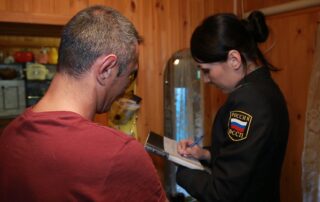 Арест имущества приставами