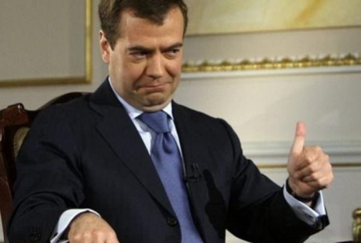 Медведев одобрил закон, меняющий отношения банков и должников